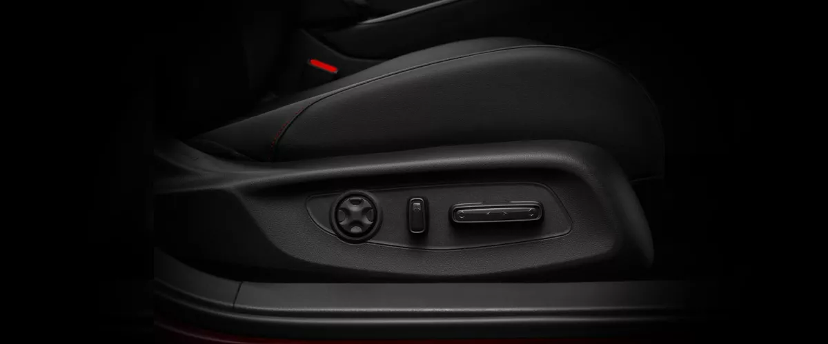 8-Way Front Seat Power Seat Adjustment + Lumbar Support*
Atur ketinggian, jarak jok ke roda kemudi, serta sandaran jok ke delapan arah berbeda dengan mudah menggunakan 8-Way Driver Power Seat Adjustment yang lengkap dengan Lumbar Support.