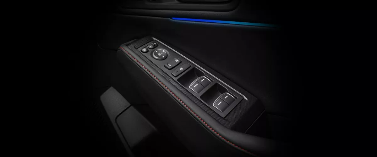 All Auto Up/Down Power Window
Menaikkan dan menurunkan jendela lebih mudah hanya dengan satu sentuhan, dan dapat dilakukan di pintu pengendara maupun penumpang.