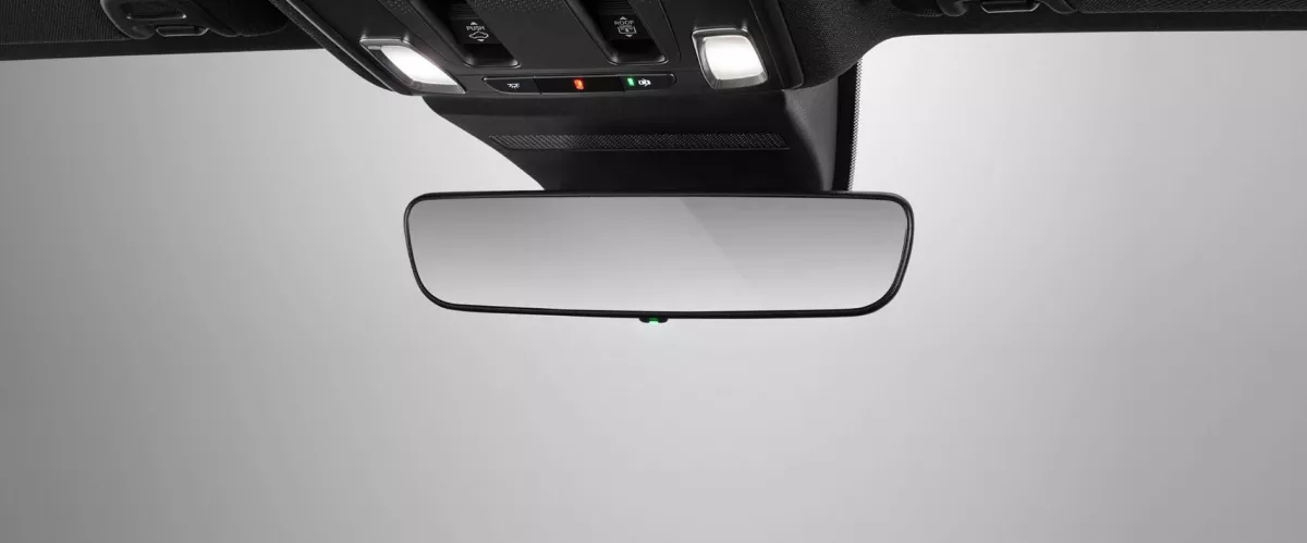 Auto Dimming Rear View Mirror
Kaca spion tengah yang otomatis menjadi gelap jika terkena asinar lampu dari kendaraan di belakang sehingga tidak menyilaukan pengendara.