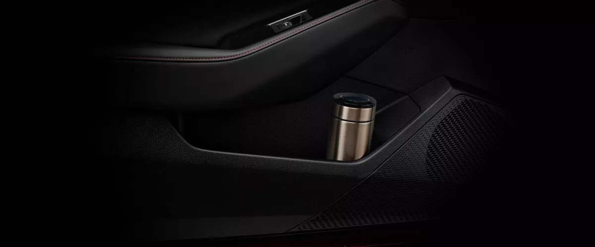 Front & Rear Door Pocket with Drink Holder
Kini Anda dapat dengan mudah menyimpan botol minum dalam wadah yang terdapat pada setiap sisi pintu.