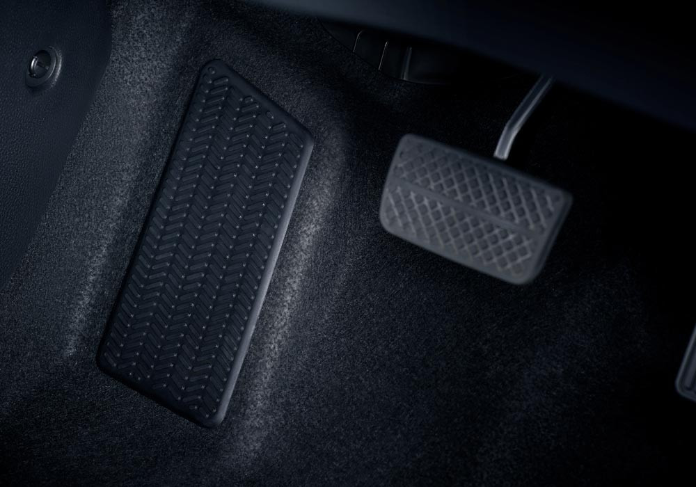 FootrestPijakan kaki untuk mengistirahatkan kaki kiri
saat berkendara.