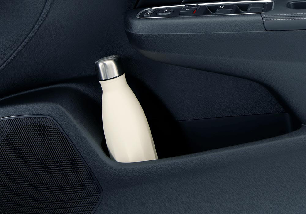 Door PocketsPenyimpanan pada sisi bagian dalam pintu untuk
meletakkan barang bawaan Anda.