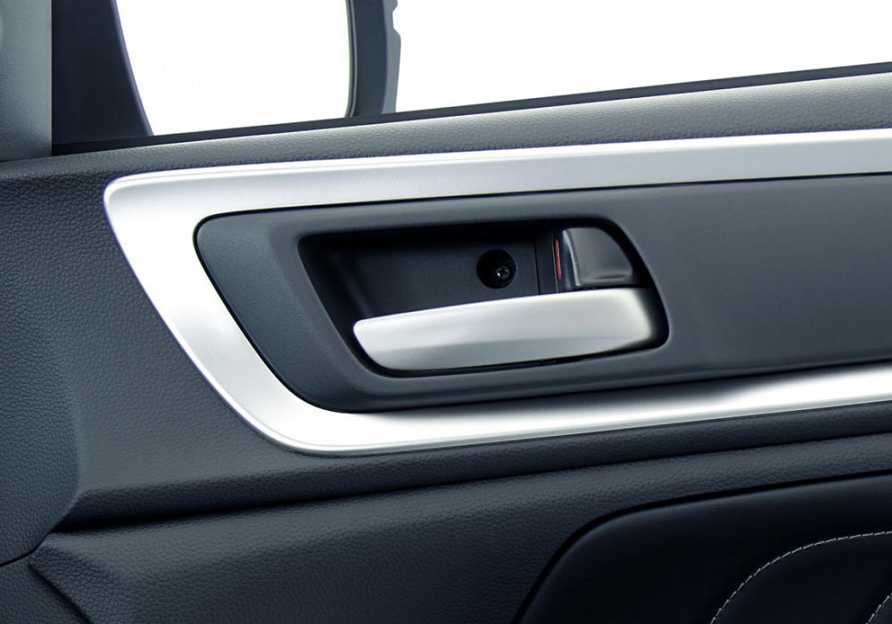 Auto Door Lock by SpeedDalam kondisi mobil mulai berjalan, pintu akan
mengunci otomatis ketika mencapai kecepatan tertentu.