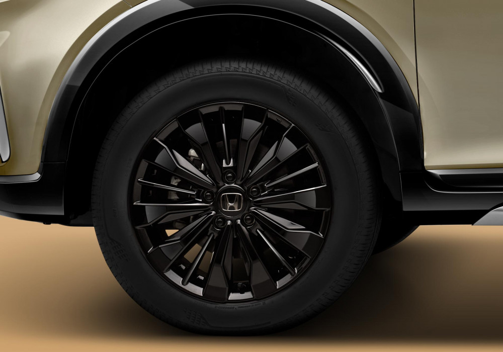 ABS • EBD • BAAnti-Lock Breaking System (ABS) mencegah roda terkunci saat pengereman mendadak di permukaan licin, sedangkan Electronic Braking Distribution (EBD) membagi daya pengereman ke setiap roda sesuai beban kendaraan. Selain itu, Braking Assist (BA) turut menambah efektivitas pengereman.