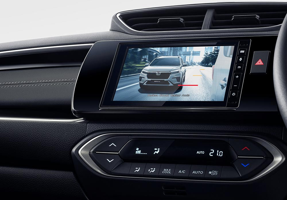 Honda LaneWatch™ DisplayTersedia di tipe Prestige with Honda SENSING, fitur ini memberikan tampilan di sisi kiri belakang kendaraan untuk mengurangi blind spot.