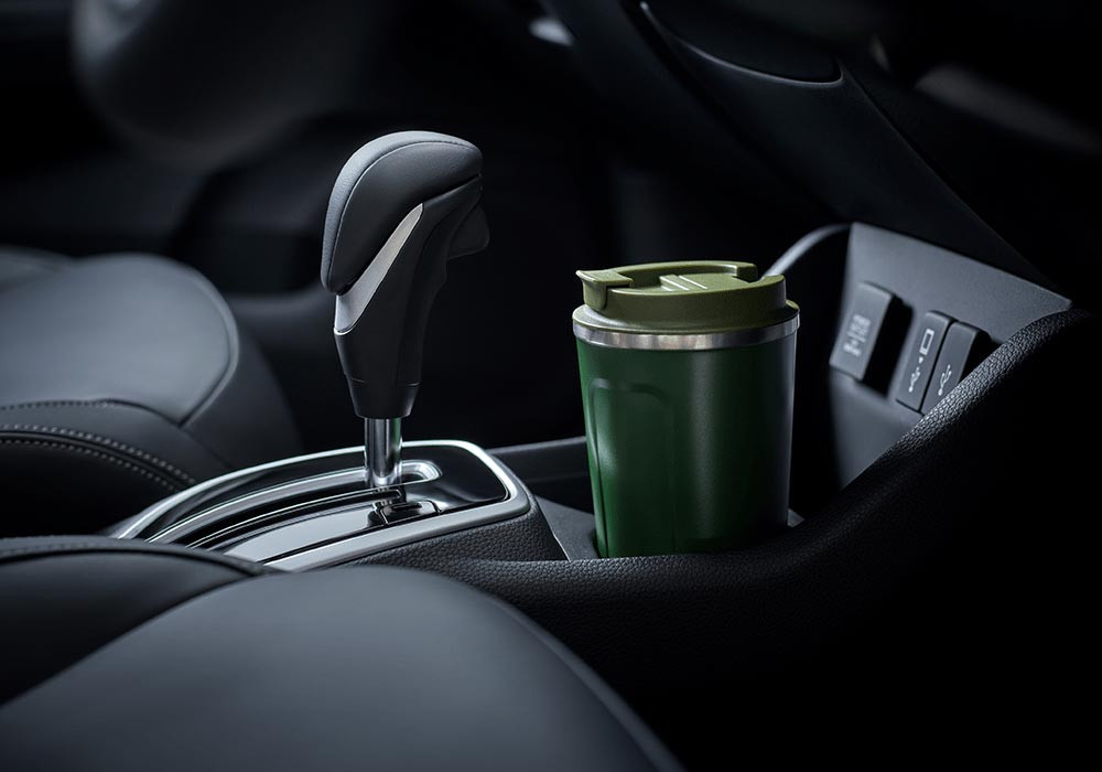 Cup HolderTempat botol atau gelas minum untuk membantu
Anda tetap terhidrasi di sepanjang perjalanan.