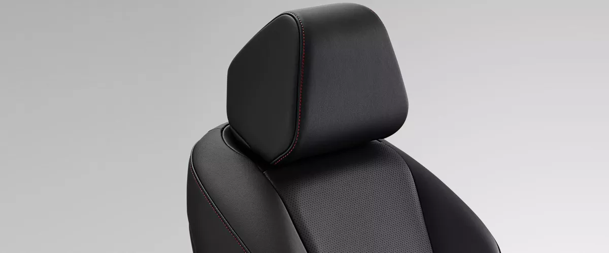 Leather-Trimmed Seat with Red Stitches
Kursi berbahan kulit premium dengan aksen jahitan berwarna merah yang lembut untuk memberikan kenyamanan ekstra saat Anda duduk di kursi penumpang.