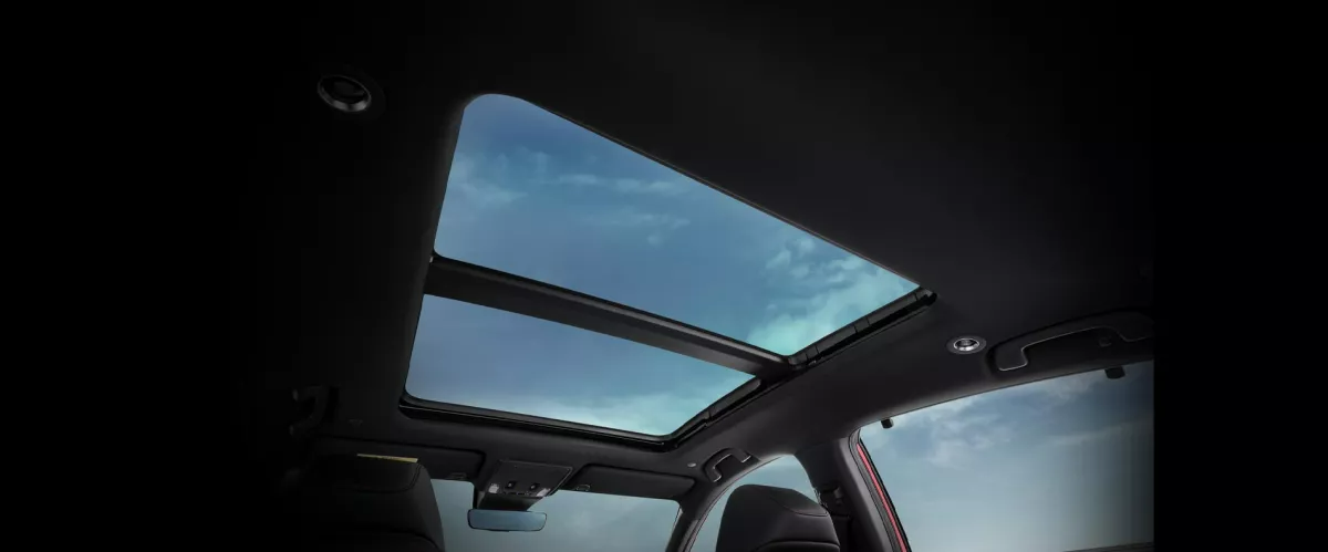 Power Panoramic Sunroof
Kini Anda dapat menikmati pemandangan dan fenomena langit yang meakjubkan sepanjang penjelajahan dengan Power Panoramic Sunroof.