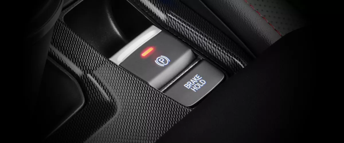 Electric Parking Brake + Auto Brake Hold
Hanya dengan satu sentuhan jari, Anda dapat menahan rem dengan sempurna melalui fitur Electric Parking Brake. Selain itu, Auto Brake Hold juga sudah tersedia untuk membantu Anda ketika berhenti di tanjakan atau turunan saat kondisi macet, sehingga Anda tidak perlu menginjak rem terus-menerus.