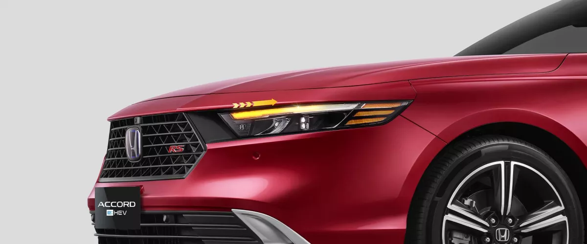 Full LED Headlight with Sequential LED Turning Signal
Full LED Headlight pada All New Honda Accord semakin memancarkan aura kemewahan, dilengkapi dengan Sequential LED Turning Signal yang membuat tampilannya semakin futuristik.