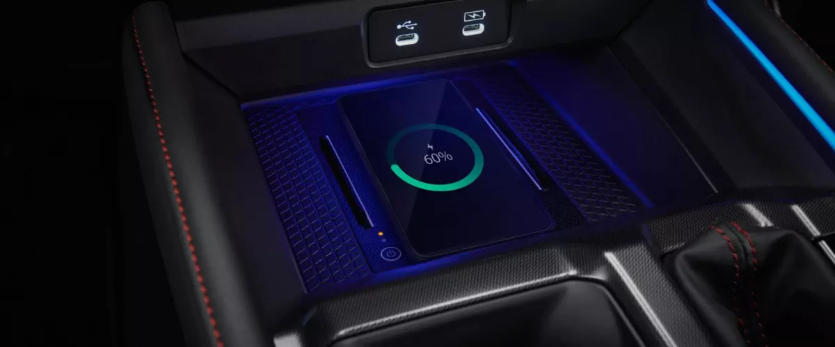 Wireless Charging Console with USB C Port
Kini Anda dapat mengisi tenaga perangkat elektronik dengan mudah dan praktis ketika Anda mengendarai All New Honda Accord.