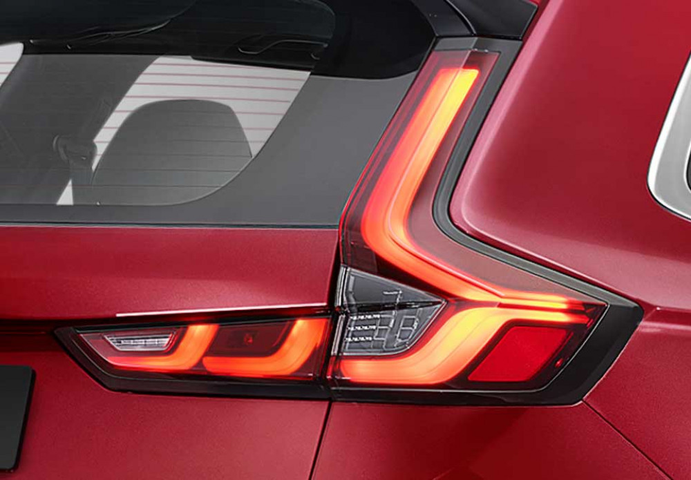 Rear LED Tail Lights with Rear Fog Lights
Lampu belakang All New Honda CR-V juga telah menggunakan LED, sehingga menciptakan cahaya yang lebih terfokus dan tampak mewah.