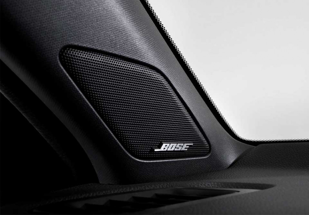 BOSE 12 Speakers Audio System
Dilengkapi dengan speaker premium dari BOSE, hasilkan suara yang lebih jernih di sepanjang perjalanan Anda.