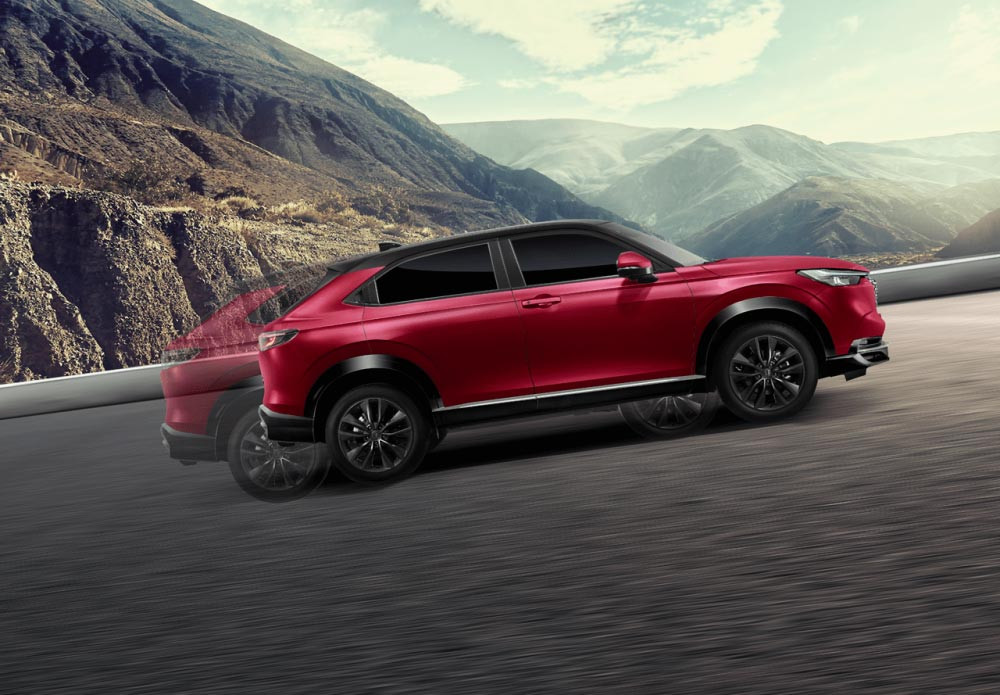 Hill Start Assist (HSA)
Teknologi yang membantu menahan posisi mobil saat berhenti di tanjakan. Ketika kaki diangkat dari pedal rem, mobil tidak akan bergerak mundur selama beberapa detik.