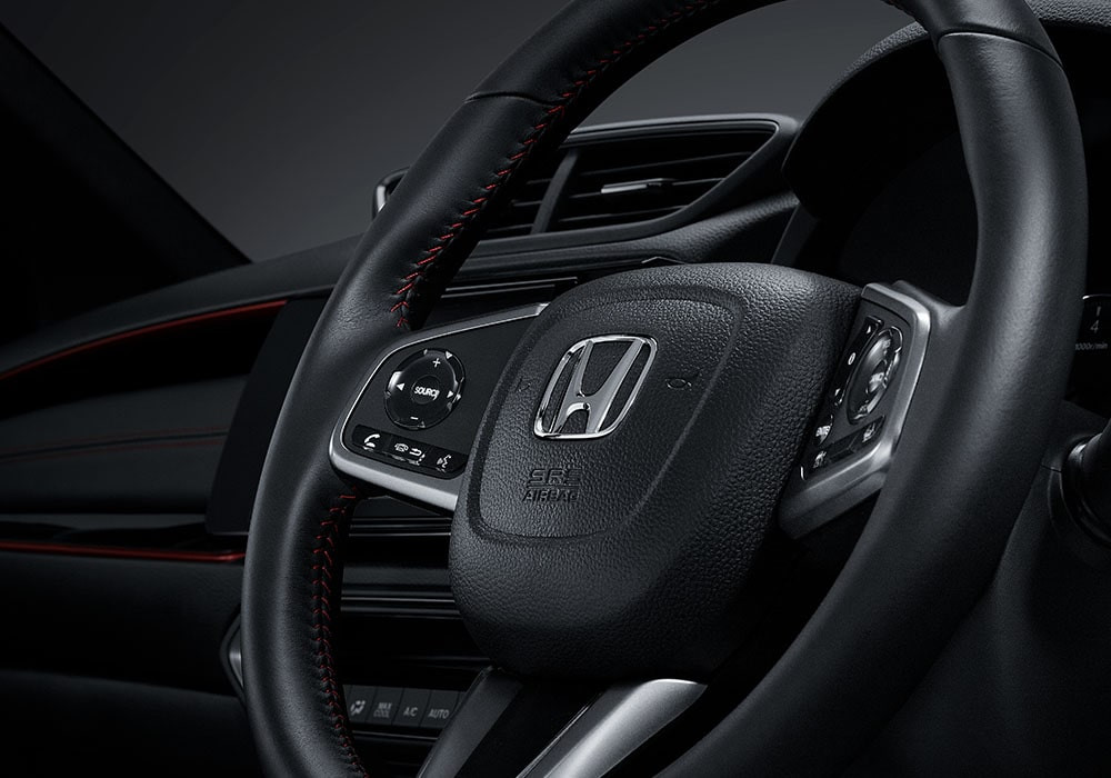 HFT-Audio Steering Switches
Tombol ini dihadirkan agar pengemudi bisa melakukan berbagai macam pengaturan pada sistem audio tanpa harus melepas genggaman tangan pada lingkar kemudi.