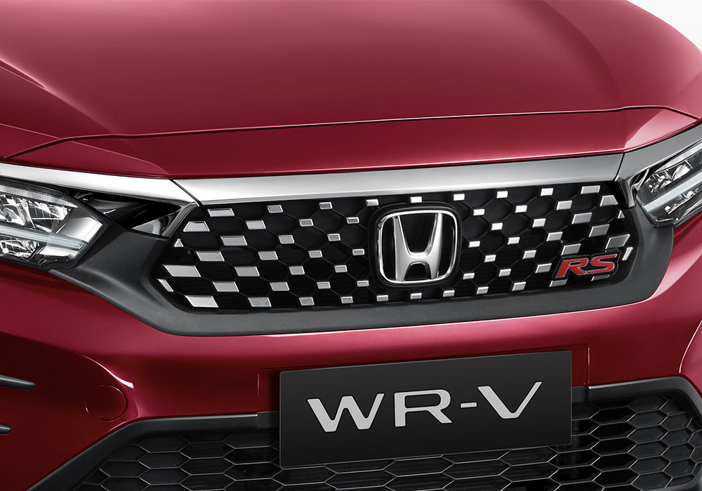 RS Front Grille
Desain front grille yang sporty sekaligus stylish jadikan Anda pusat perhatian.