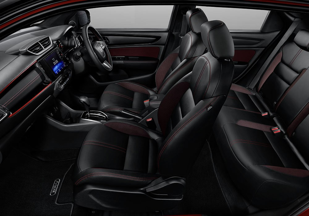 Win in Comfort
Kabin dan kompartemen dibalut dengan bahan berkualitas, Honda WR-V menghadirkan kenyamanan lebih di setiap perjalanan Anda.