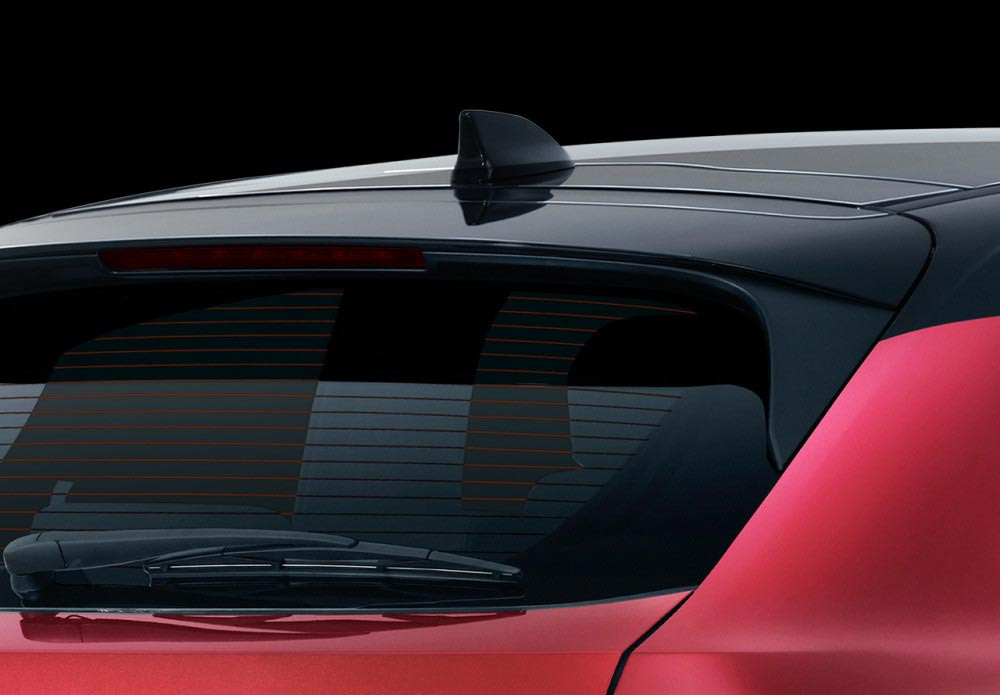 Sharks Fin Antenna
Tampil sporty dengan antena yang menyerupai bentuk sirip ikan hiu.