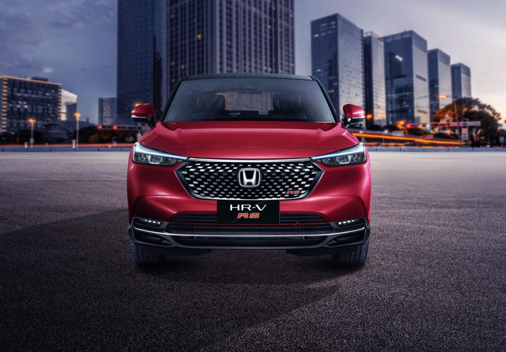 Stylish RS Aero Kit
Penampilannya yang sporty digabung dengan lekuk garisnya yang impresif, berhasil mempertegas karakter SUV yang modern dan menjadi daya tarik utama dari All New Honda HR-V.