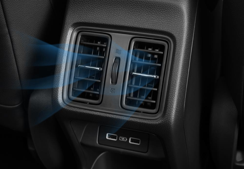 Rear A/C Ventilation
Fitur yang berfungsi untuk memberikan kenyamanan pada penumpang di kursi belakang.