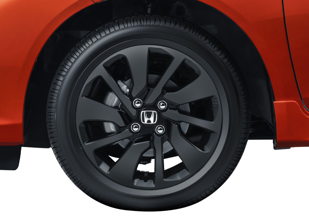 New 15" Dark Chrome Sporty Alloy Wheel
Penampilan New Honda Brio RS yang sporty juga ditunjang velg dark chrome berukuran 15 inci, siap dikamulkan untuk temani perjalananmu kemanapun!