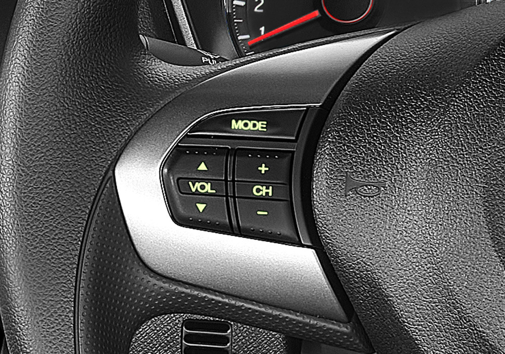 New Audio Steering Switch with Illumination
Dengan Audio Steering Switch, mengganti lagu, saluran radio maupun volume suara menjadi lebih mudah. Kini dilengkapi dengan Illumination, memudahkan kamu saat mengoperasikan tombol di malam hari.