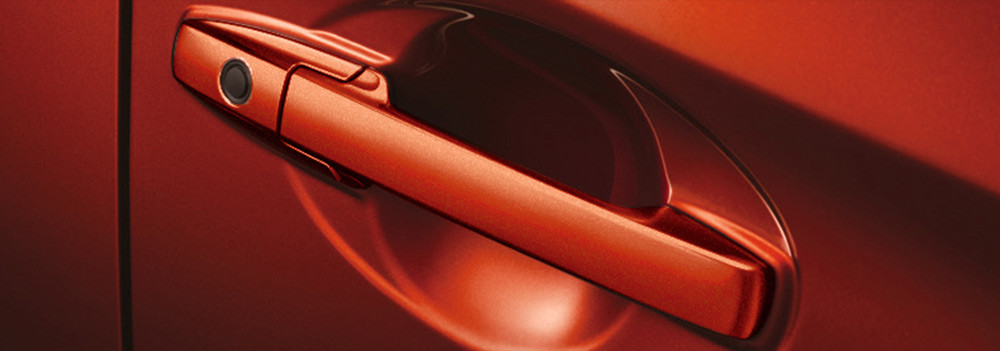 New Smart Entry System
Dengan menggunakan teknologi Smart Entry System, kamu dapat membuka pintu mobil tanpa perlu menekan tombol remote.

Cukup dengan membawa kunci mobil, maka pintu mobil akan terbuka secara otomatis. Fitur ini memudahkan kamu saat membawa banyak barang, agar dapat memasuki mobil dengan lebih mudah.