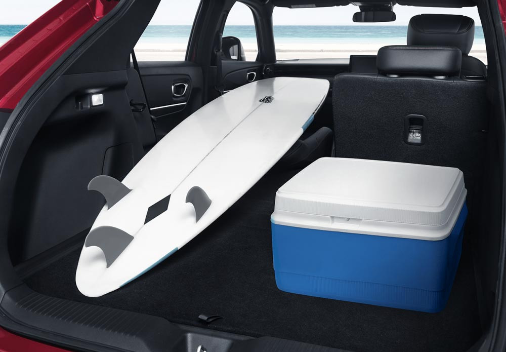 Long Mode
Dengan Long Mode, Anda dapat melipat kursi depan dan belakang untuk menciptakan ruang simpan yang lebih panjang untuk meletakkan barang-barang.