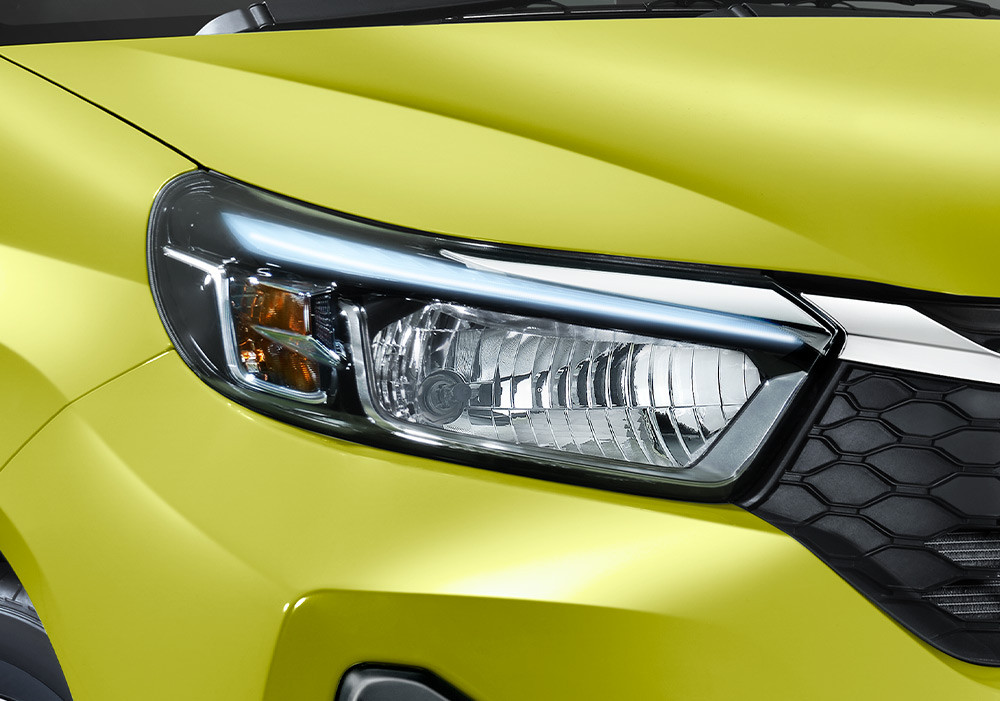 New Headlamp with LED Daytime Running Light
Dilengkapi dengan desain headlamp yang meruncing dan dinamis, jadikan penampilan New Honda Brio Satya semakin memukau dengan dibingkai sepasang lampu LED DRL.