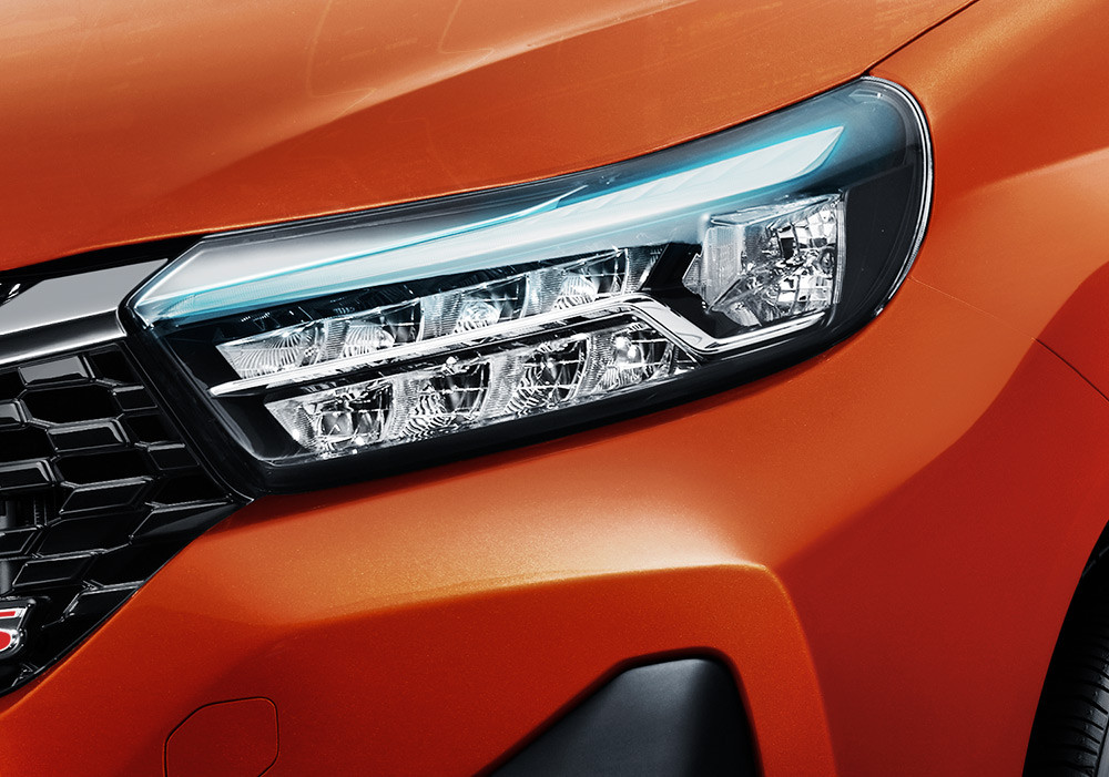 NEW Headlight with LED Daytime Running Light
Dapatkan visibilitas lebih maksimal dengan New LED Headlights, yang juga dilengkapi LED Daytime Running Light untuk tampilan yang futuristik. (Khusus tipe RS)